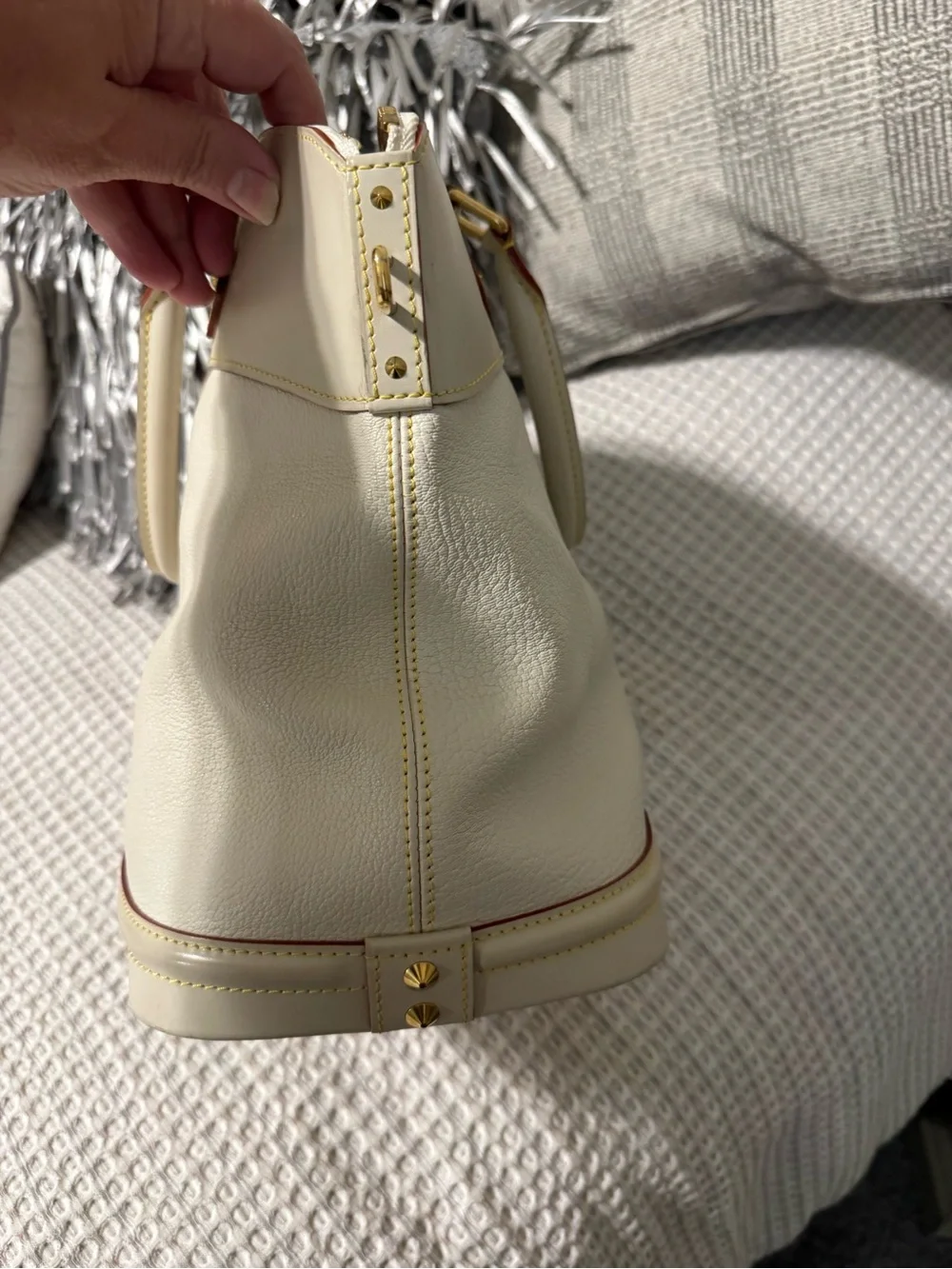 LV Suhali Goatskin Leather Lockit Bag in Ivory with Certificate of Authenticity